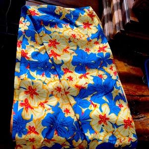 Lulu row yellow blue and red leggings never worn